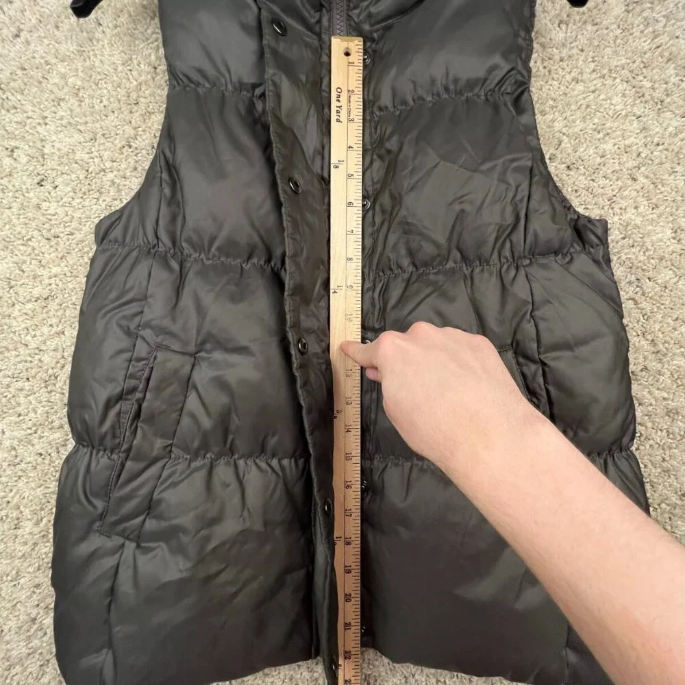 Gap Down Insulated Puffer Vest Women’s Size Medium Full Zip Snap Up w Pockets - Picture 3 of 10